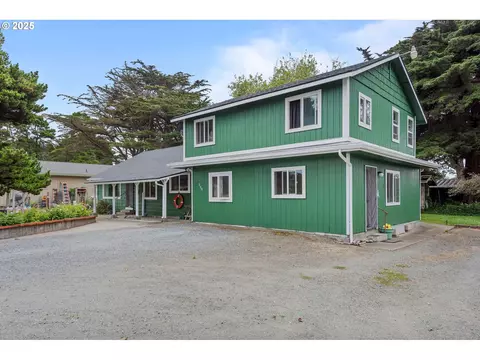 235 16th St, Bandon, OR 97411