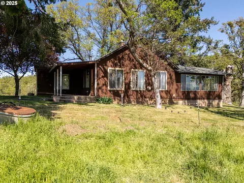 4344 Rogue River Dr, Eagle Point, OR 97524