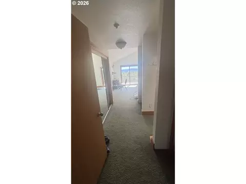 Entry Way - 86635 Pine Grove Rd, Eugene, OR 97402 photo 1 of 2