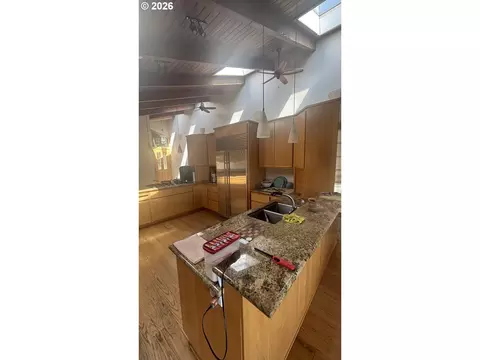 Kitchen - 86635 Pine Grove Rd, Eugene, OR 97402 photo 3 of 5