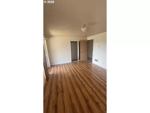 Living - 86635 Pine Grove Rd, Eugene, OR 97402 photo 6 of 6