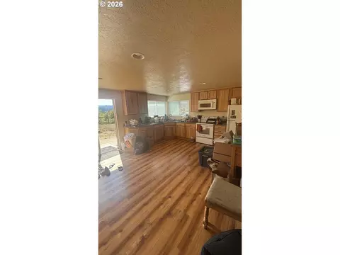 Kitchen - 86635 Pine Grove Rd, Eugene, OR 97402 photo 5 of 5