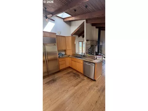 Kitchen - 86635 Pine Grove Rd, Eugene, OR 97402 photo 1 of 5
