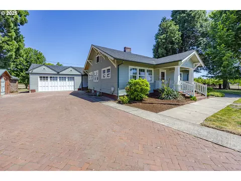 93577 River Rd, Junction City, OR 97448
