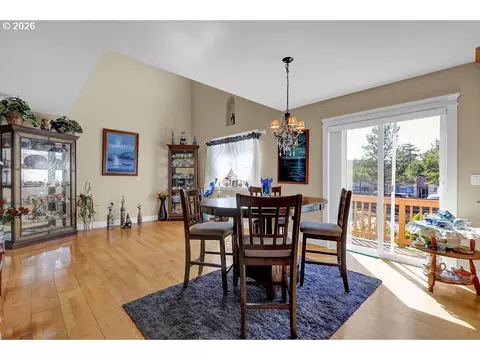 Dining - 935 Hemlock St, Florence, OR 97439 photo 3 of 3