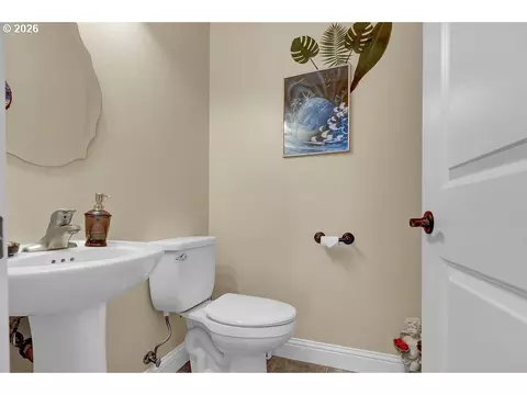 Bath - 935 Hemlock St, Florence, OR 97439 photo 1 of 2