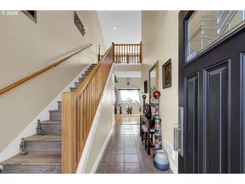 Entry Way - 935 Hemlock St, Florence, OR 97439 photo 1 of 7