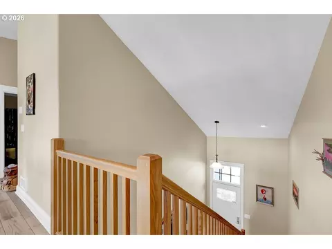 Entry Way - 935 Hemlock St, Florence, OR 97439 photo 5 of 7
