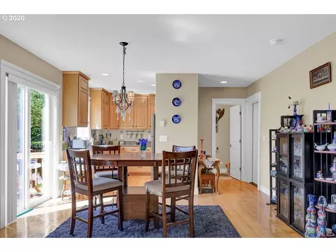 Dining - 935 Hemlock St, Florence, OR 97439 photo 2 of 3
