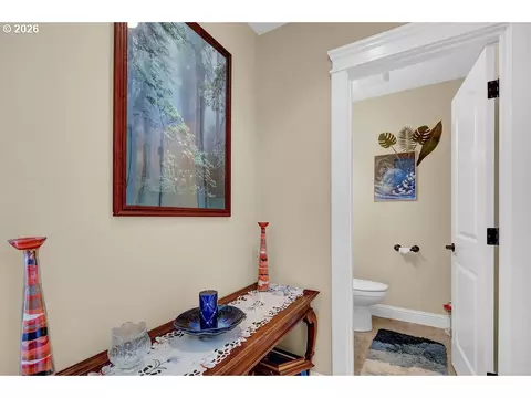 Entry Way - 935 Hemlock St, Florence, OR 97439 photo 4 of 7
