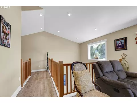 Entry Way - 935 Hemlock St, Florence, OR 97439 photo 6 of 7