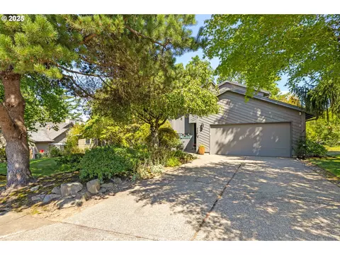 8805 NW Copeland St, Portland, OR 97229