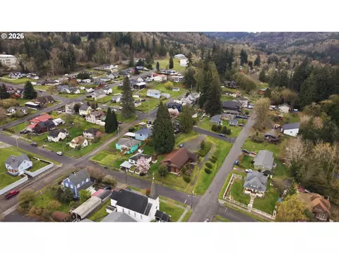View/Area - 407 E 2nd St, Rainier, OR 97048 photo 3 of 7