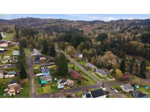 View/Area - 407 E 2nd St, Rainier, OR 97048 photo 4 of 7
