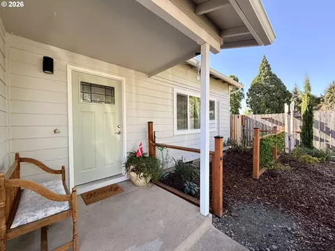 Exterior - 4073 Marshall Ave, Eugene, OR 97402 photo 3 of 7