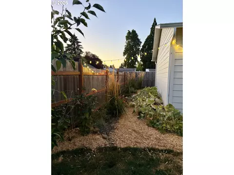 Exterior - 4073 Marshall Ave, Eugene, OR 97402 photo 7 of 7