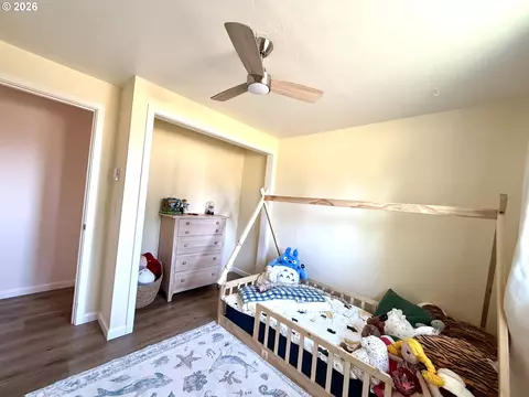 Bedroom - 4073 Marshall Ave, Eugene, OR 97402 photo 4 of 4