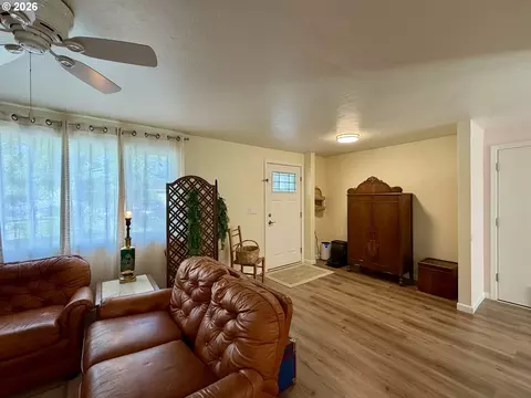 Entry Way - 4073 Marshall Ave, Eugene, OR 97402 photo 1 of 1