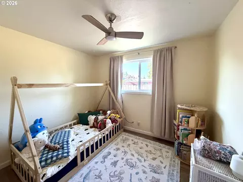 Bedroom - 4073 Marshall Ave, Eugene, OR 97402 photo 3 of 4