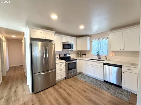 Kitchen - 4073 Marshall Ave, Eugene, OR 97402 photo 1 of 2