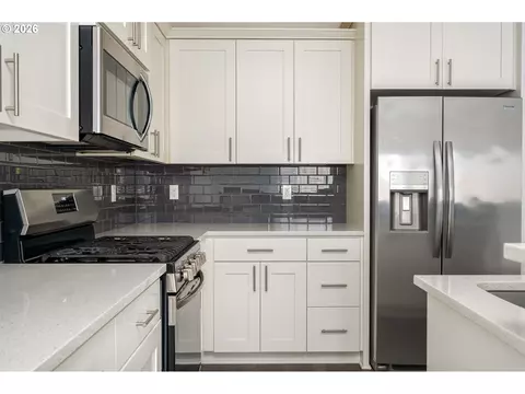 Kitchen - 835 S 25th Ave, Cornelius, OR 97113 photo 2 of 4