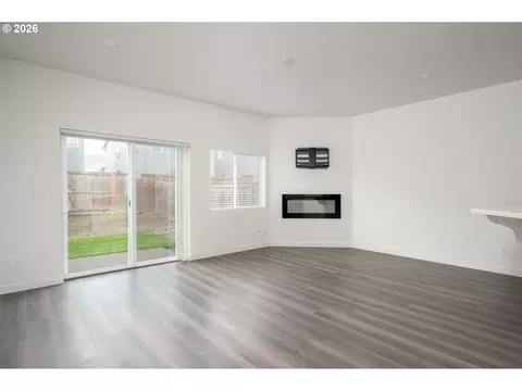 Living - 835 S 25th Ave, Cornelius, OR 97113 photo 2 of 3
