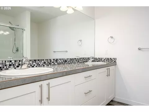 Bath - 835 S 25th Ave, Cornelius, OR 97113 photo 1 of 2
