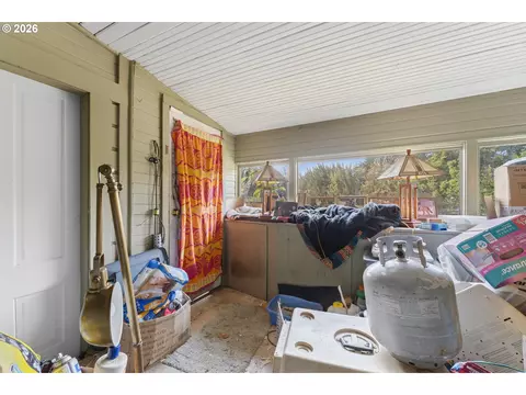 Exterior - 1949 SE Orient Dr, Gresham, OR 97080 photo 6 of 11