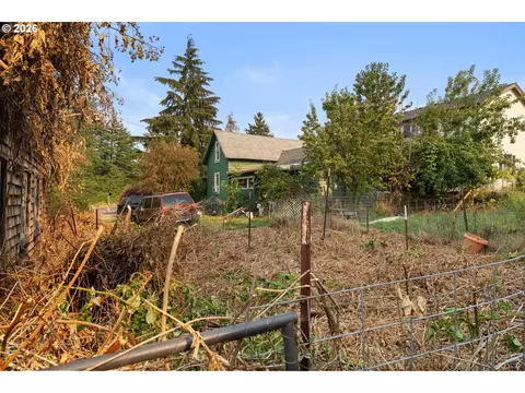Exterior - 1949 SE Orient Dr, Gresham, OR 97080 photo 10 of 11
