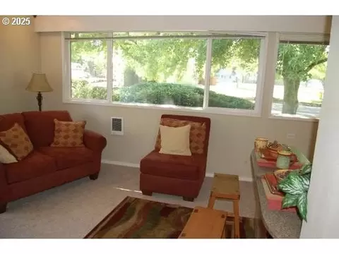 1735 Cleveland Pl, Eugene, OR 97402 photo 5