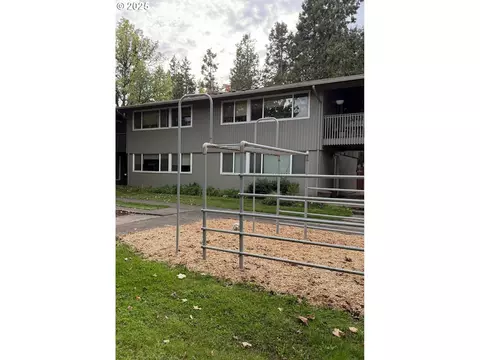 1735 Cleveland Pl, Eugene, OR 97402 photo 3