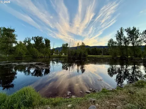 222 N Bear Creek Rd, Wallowa, OR 97885
