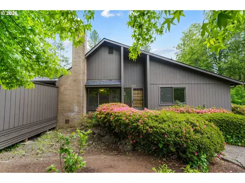 Exterior - 101 Westbrook Way, Eugene, OR 97405 photo 2 of 9