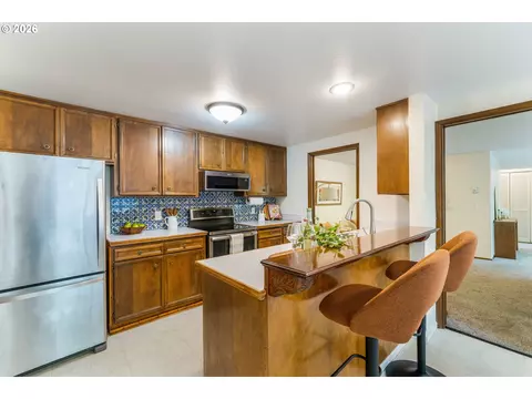 Kitchen - 101 Westbrook Way, Eugene, OR 97405 photo 2 of 4