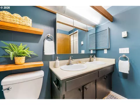 Bath - 101 Westbrook Way, Eugene, OR 97405 photo 4 of 4