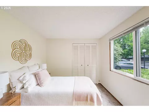 Bedroom - 101 Westbrook Way, Eugene, OR 97405 photo 3 of 4