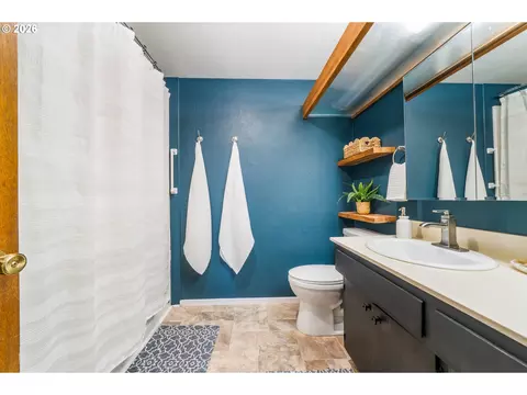 Bath - 101 Westbrook Way, Eugene, OR 97405 photo 3 of 4