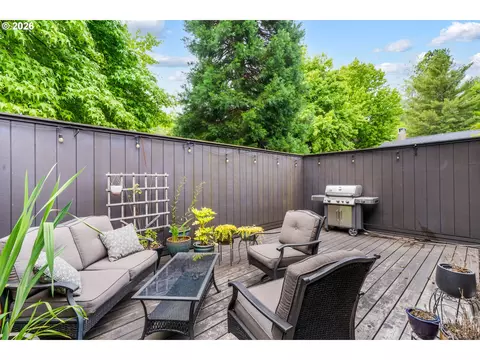 Exterior - 101 Westbrook Way, Eugene, OR 97405 photo 4 of 9