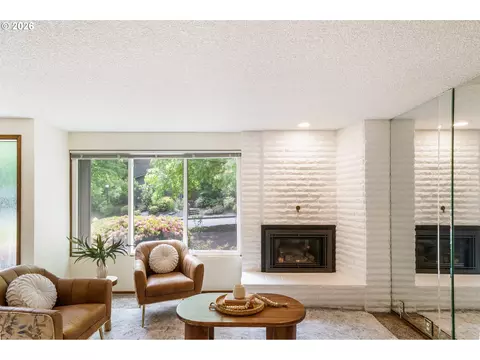Living - 101 Westbrook Way, Eugene, OR 97405 photo 1 of 3