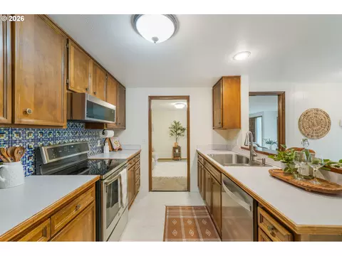 Kitchen - 101 Westbrook Way, Eugene, OR 97405 photo 1 of 4