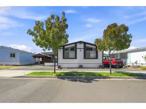 5 Manor Loop, Roseburg, OR 97471