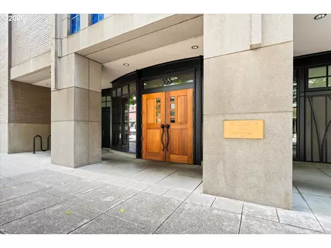 333 NW 9th Ave #609, Portland, OR 97209