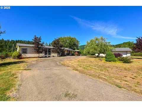 982 Reston Rd, Roseburg, OR 97471