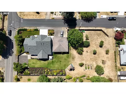 5795 SE Drake Rd, Hillsboro, OR 97123