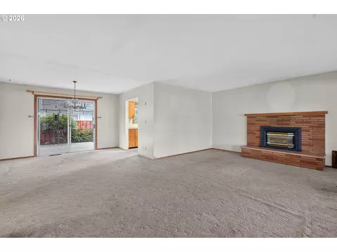 Living - 424 S 10th Ave, Cornelius, OR 97113 photo 3 of 5