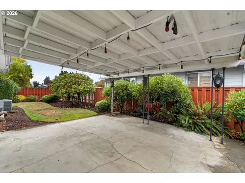 Exterior - 424 S 10th Ave, Cornelius, OR 97113 photo 3 of 10