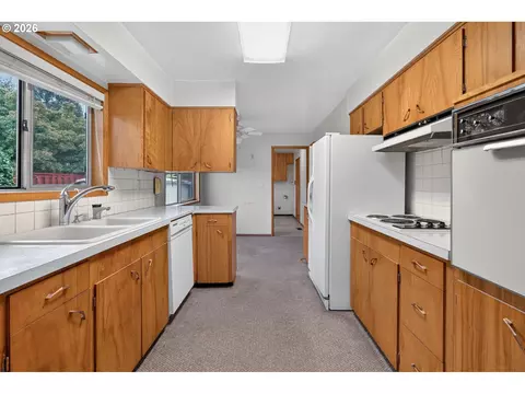 Kitchen - 424 S 10th Ave, Cornelius, OR 97113 photo 2 of 3