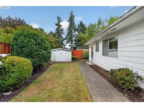Exterior - 424 S 10th Ave, Cornelius, OR 97113 photo 7 of 10