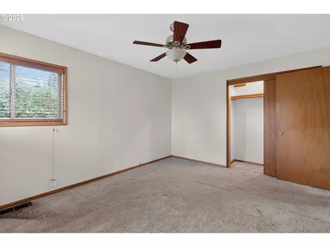 Bedroom - 424 S 10th Ave, Cornelius, OR 97113 photo 2 of 6