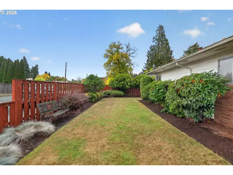 Exterior - 424 S 10th Ave, Cornelius, OR 97113 photo 10 of 10